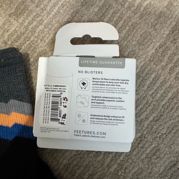 NWT | Feetures | Men's Multi-Color Crew Socks - Picture 8 of 8